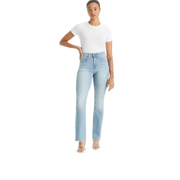 725 HIGH RISE BOOTCUT WOMEN'S JEANS Zip Fly Light Wash Size (2) 26”X30”
